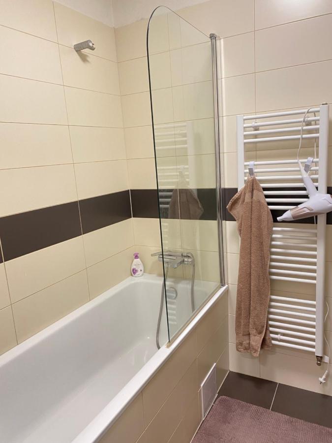 Appartamento Apartman Slnecna Terasa S Vlastnym Parkovanim Na 2 Auta Žilina Esterno foto